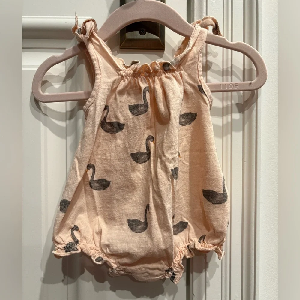 Rylee + Cru pinky peach romper - size 0-3M - Picture 1 of 5